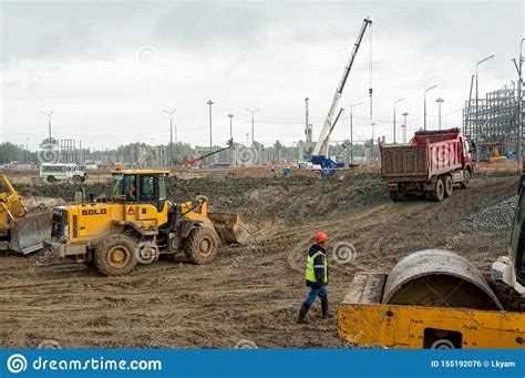 Construcci N De La Planta Petroqu Mica Tobolsk Foto Editorial Imagen