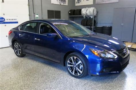 Photo Image Gallery & Touchup Paint: Nissan Altima in Deep Blue Pearl (RAY)