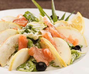 Ensalada de rúcula con salmón ahumado y manzana Central Lechera Asturiana