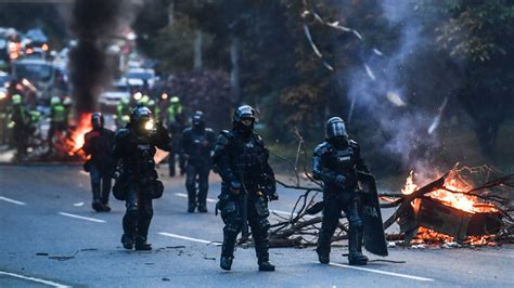 Al Menos Un Muerto Y Varios Destrozos En Nueva Jornada De Protestas En