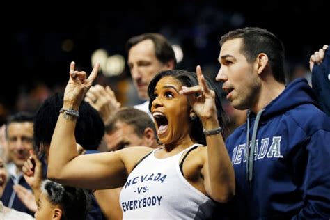 Look Eric Musselmans Wife Goes Viral During Ncaa Tournament The Spun