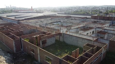 Obras Inacabadas hospital incompleto e postos de saúde abandonados