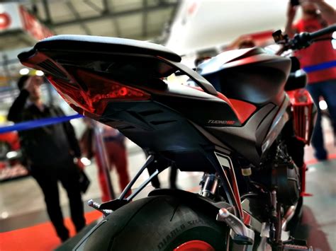 Aprilia Tuono Rs Light En Direct Du Salon De Milan