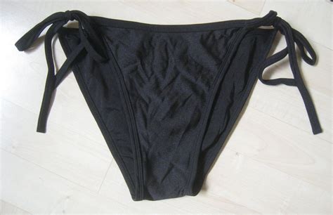 schwarzer BIKINI Slip Hösli ca Gr 36 S Gebraucht in Dättlikon für CHF 5 mit Lieferung