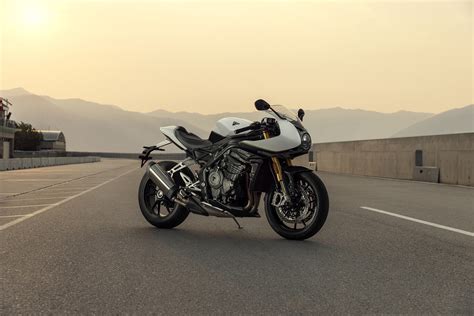 Exquisita La Triumph Speed Triple Rr Es Una Preciosa Deportiva