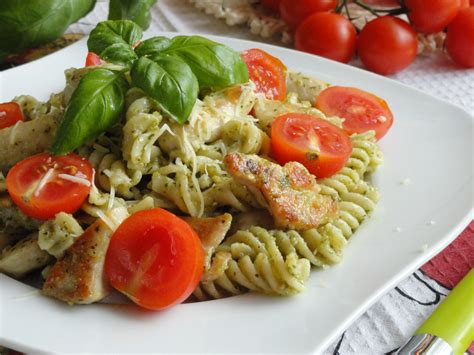 Makaron Z Kurczakiem I Bazyliowym Pesto Przepis PrzyslijPrzepis Pl