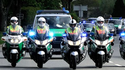 Vor G Gipfel Auf Schloss Elmau Polizei Berw Ltigt Von