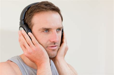 Premium Photo Handsome Man Listening To Some Music