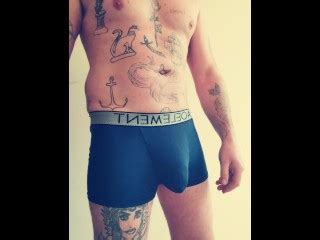 裤子游行试穿不同的内衣 Pornhub Gay