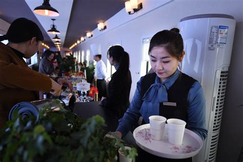 Chinas Services Sector Expands At Fastest Pace In 15 Months Caixin