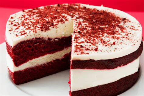 What Frosting Goes With Red Velvet Cake (Top Choices)
