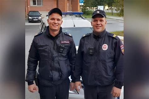 Полицейский на дороге принял роды у петербурженки и реанимировал младенца