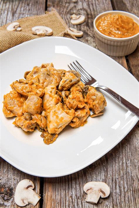 Pollo Con Crema Di Zucca E Funghi Basilico Secco