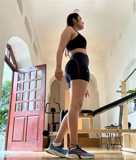 Divi Vadthya Looks Hot Glam Actress