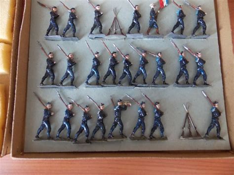 Lot Fusiliers Marins Cbg Mignot Soldats De Plomb Anciens Demi Ronde