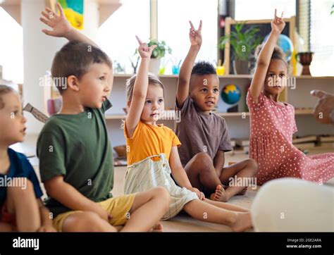 Levantar Manos Fotograf As E Im Genes De Alta Resoluci N Alamy