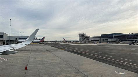 Planes Line Up At Jfk Airport One Of The Top 10 Busiest Airports In