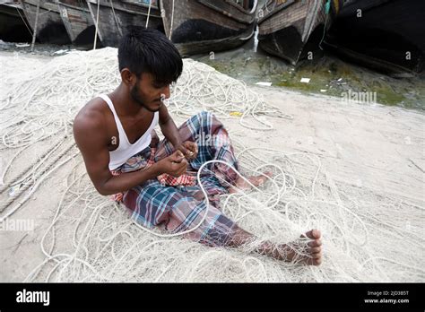 Chattogram Bangladesh13 2022 Fishermen Fix Fishing Nets At An Open