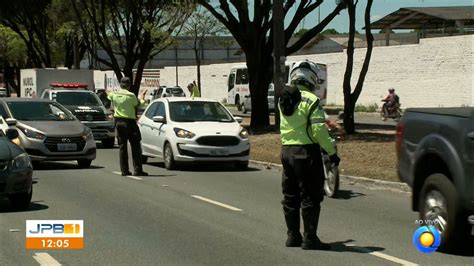 Motociclista Morre Ap S Cair De Moto E Ser Atropelado Por Caminh O Em