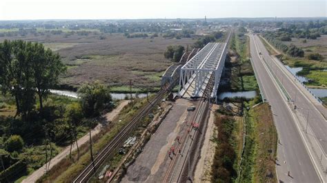 Rail Baltica pierwsze pociągi pojadą nowym mostem nad Narwią Kolej