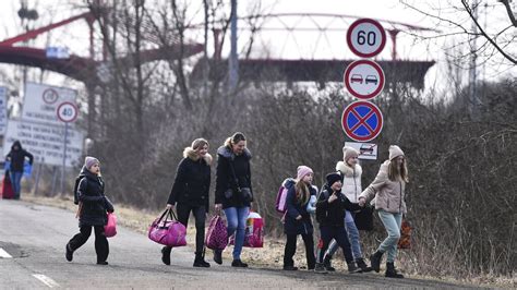 Ukrainian Refugees Face Homelessness After Hungarian Asylum Rule Change