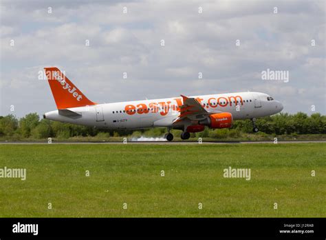 Airbus A320 Easyjet Hi Res Stock Photography And Images Alamy