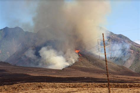 West Maui Fire Day 2: “Fire on the move” in mountain ridges above ...