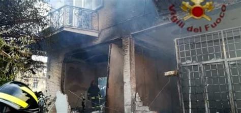 Roma Palazzina Esplosa Alla Massimina Video Un Morto Carbonizzato