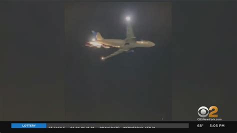 Sparks And Debris Fall From Plane Making Emergency Landing In Newark Youtube