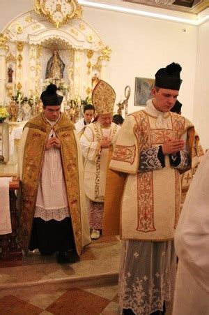 CATHOLICVS El Arzobispo Castrense De Brasil Oficia La Solemne Santa