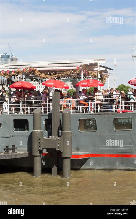 Tattershall castle pub boat hi-res stock photography and images - Alamy