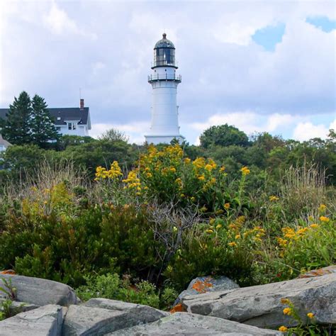 15 Best Maine Lighthouses To Visit by Land and Sea