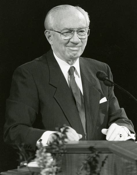 Gordon B Hinckley Speaking At General Conference