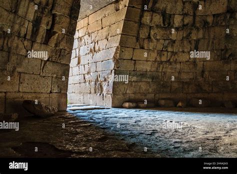 Agamemnon Tomb, Micenae, Greece Stock Photo - Alamy