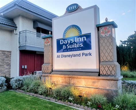 Days Inn Anaheim – Disneyland Hotel with Free Parking, Breakfast ...