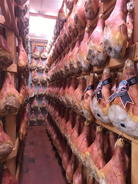 La Stagionatura Del Prosciutto Crudo Al Salumificio Brianza Di Montagnana Prosciutto Crudo