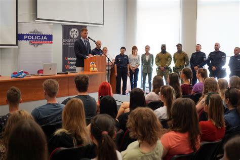 Pomagamy I Chronimy Warsztaty Dla Student W Wiadomo Ci Policja