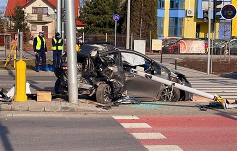 Poważny wypadek w Warszawie Jeden z kierowców miał blisko 3 promile