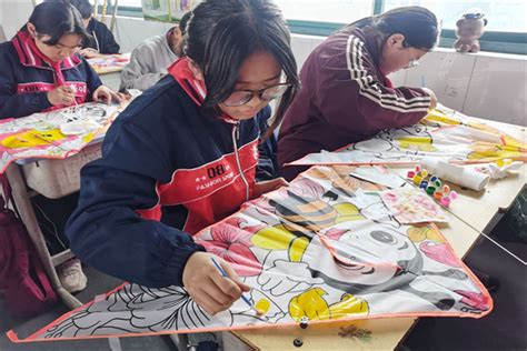 告成镇隔子沟小学 举行“手绘幸福家园 放飞多彩梦想”风筝活动学校时讯dfedu