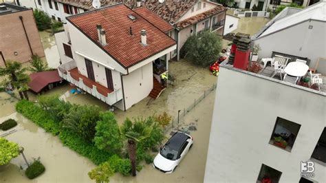 Cronaca Meteo Diretta Alluvione Emilia Romagna Faenza Persone