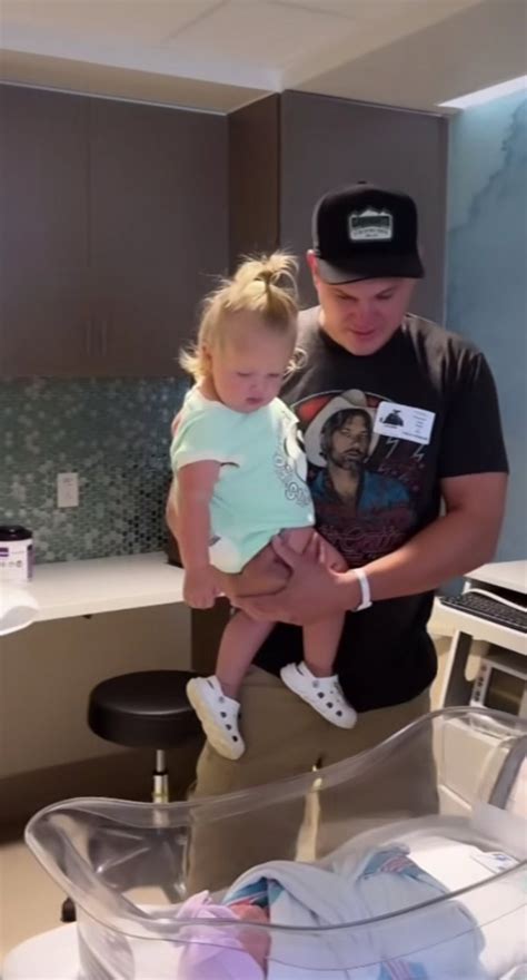 WATCH Jon Pardi And Wife Summer Share Touching First Meeting Between