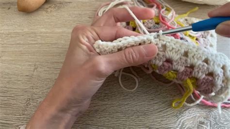 Assembler des carrés crochetés Assembler des granny square au crochet