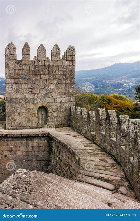 Interior Del Castillo De Guimaraes Portugal De Guimaraes Fotograf A