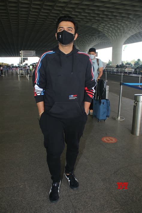 Sachin Jigar Spotted At Airport Departure - Gallery - Social News XYZ