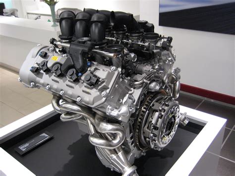 Watch how the E92 M3's V8 amazing engine was built