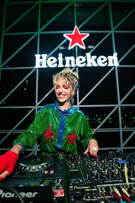 Heineken Inaugura O Primeiro Bar Flutuante No Rio Pinheiros Deu Click