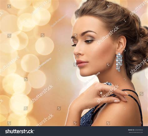 262483 Beautiful Woman Holiday Shopping Images Stock Photos And Vectors