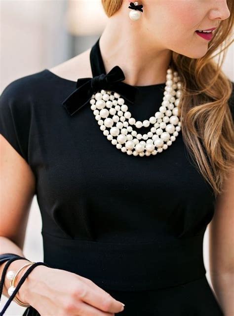 40 How To Wear A Pearl Necklace Ideas 3 Kleding Kleding Combinaties