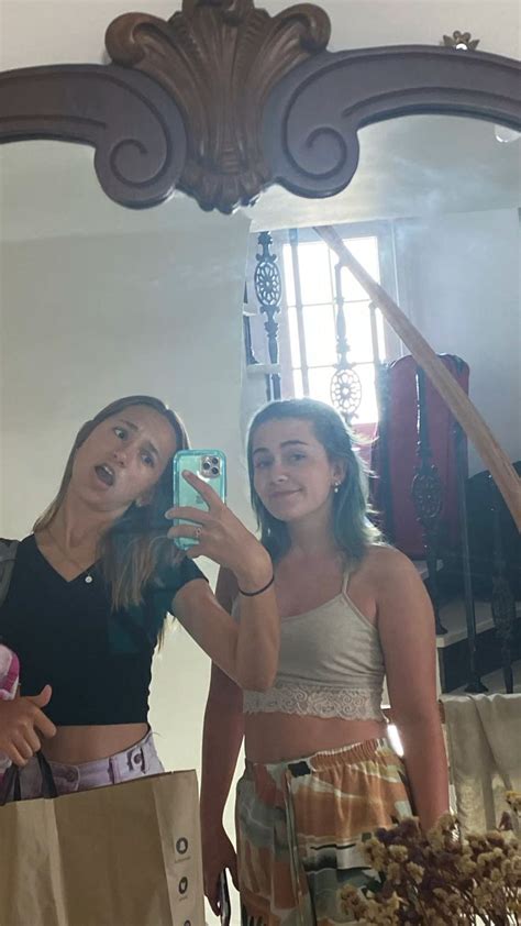 Best Friend Mirror Selfie 🤳🪞 Best Friends Photos Mirror Selfie Selfie