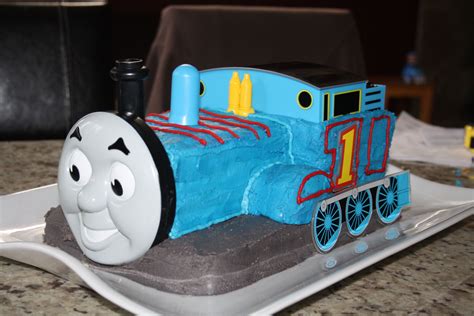 Thomas cake using a deco-pack | Thomas cakes, Custom cakes, Toy car